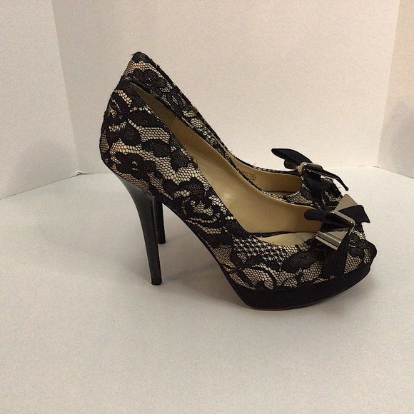 Guess Black Lace Platform Heels. Size 6.50M - Picture 4 of 5